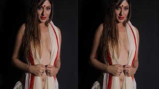 Watch Khushi Mukherjee's steamy live performance in a video