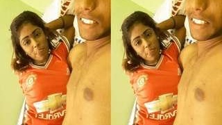 Tamil girl gets a blowjob and fucks in HD video