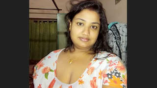 Curvy Desi bhabhi showers her big boobs in the shower