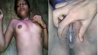Tamil girl's pussy gets grabbed and fingered by her lover in HD video