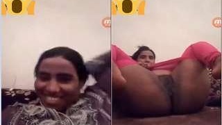 Bhabhi seduces with her lustful pussy