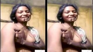 Desi beauty reveals her body on video chat