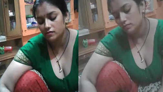 Enjoy the Sensuality of an Aunty's Natural Boobs and Cleavage