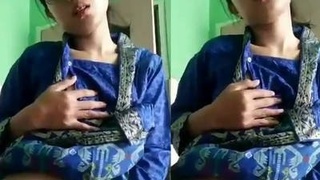 Cute Desi girl pleasures herself with her fingers