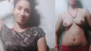 Bhabi from India flaunts her boobs and pussy in a steamy video