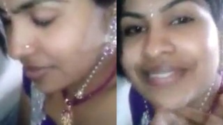 Indian bhabhi enjoys solo playtime
