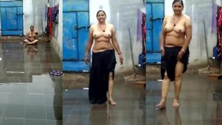 Desi woman walks naked on the ground for free XXX video