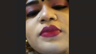 Hot Indian bhabhi masturbates on video call in HD
