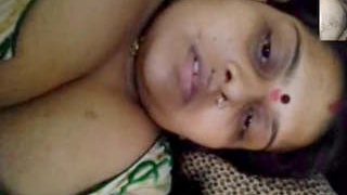 Indian bhabhi flaunts her large breasts on video call
