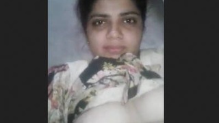 Bela unhappy Pakistani bhabi gets fingered