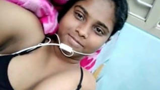 Indian girl in video call flaunts her curves