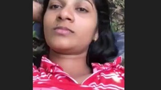 Cute Desi girl gets fucked in the park