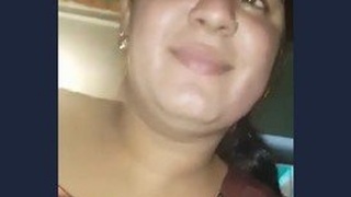 Watch a Pakistani bhabhi in steamy action