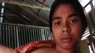 Comilla, the hillbilly girl, goes fully nude for a solo porn video