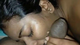 Local girl gives a blowjob in this Indian porn video