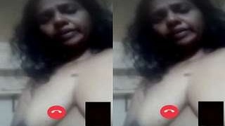 Tamil bhabhi reveals her big breasts