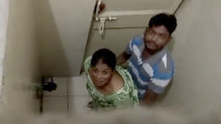 Desi couple indulges in steamy bathroom sex