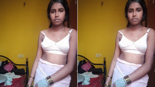 Exclusive Tamil girl flaunts her naked body in amateur video