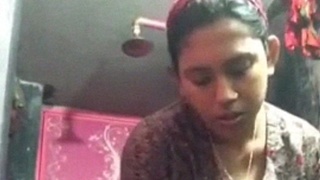 Bangladeshi bomb takes nude selfie in bathroom