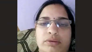 Horny Desi bhabhi in steamy video