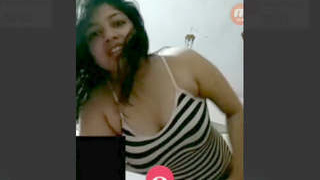 Hot Indian babe flaunts her curvy body on video call