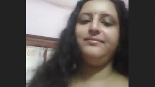 Busty bhabhi bares her breasts and pussy in steamy video
