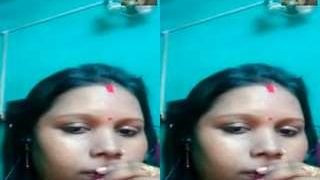 Indian wife flaunts her big butt and pussy in exclusive video