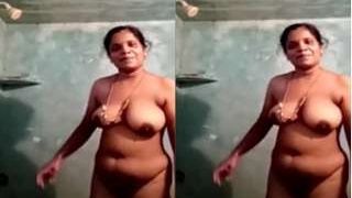 Exclusive Tamil bhabhi's third bathing video in HD