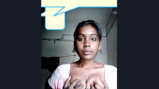 Indian girl flaunts her breasts on Vk