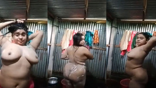 Bhabhi's big boobs and big ass in the bathtub