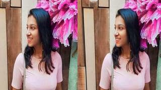 Cute Tamil girl reveals her impressive boobs in exclusive video
