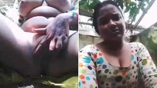 Amateur Indian bhabhi flaunts her big tits and masturbates