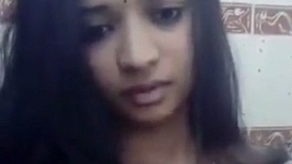 Indian wife Priya flaunts her body in nude selfies