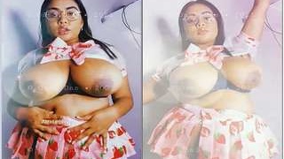 Exclusive Indian amateur Oasi reveals her big boobs in a solo video