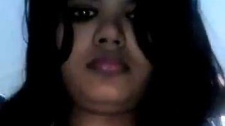 Indian babe bares it all in nude selfie video