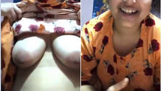 Indian babe Boudi flaunts her big boobs in exclusive video