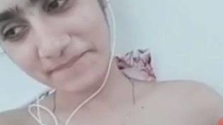 Nude Indian college girl Rachna puts on a show for the camera