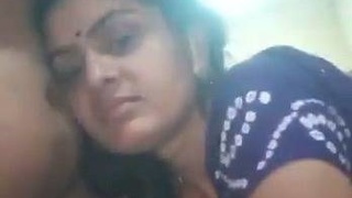 Mallu babe gives a sexy blowjob in Kerala video
