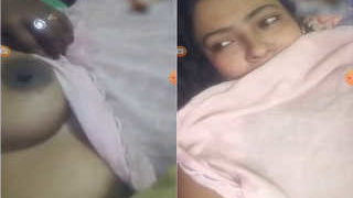 Amateur Indian girl flaunts her breasts on VK
