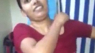 Desi girl in Andhra dressing naked for sex video