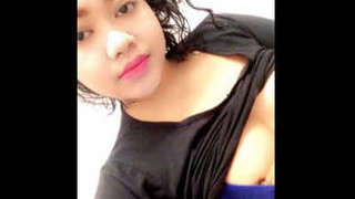 Cute Indian girl flaunts her big boobs in a steamy video