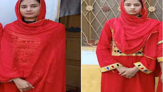 Pakistani girl flaunts her pussy on video call