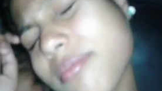 Menina gets fucked on car by her boyfriend