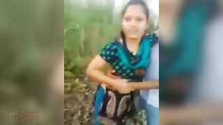 Sensual Desi hottie indulges in outdoor kissing for MMS scandal