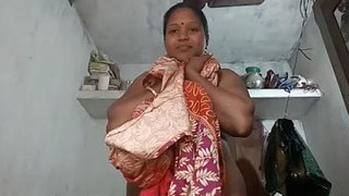 Indian auntie flaunts her big boobs and pussy for the camera