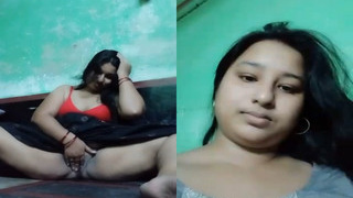 Bangla girl flaunts her pussy in HD video