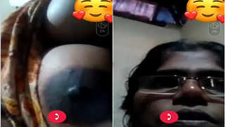 Mallu auntie flaunts her big tits on VK