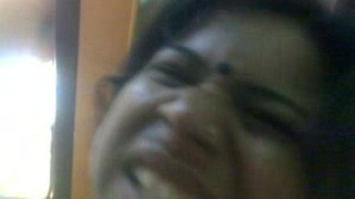 Aunty's bur gets sprayed by ladke in Javan video