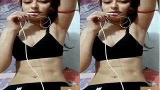 Indian beauty masturbates with pleasure in Part 1