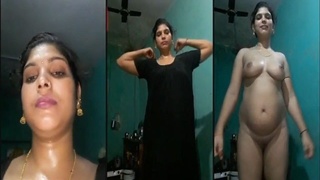 Bhabhi bares it all for your viewing pleasure